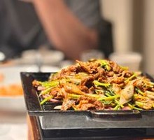 Beijing-style grilled lamb on a hot iron