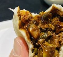 Hand-Cut Sauce Pork Buns