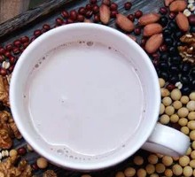 Freshly Ground Five-Grain Soy Milk