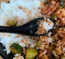 Sauce-Braised Chicken Rice Bowl