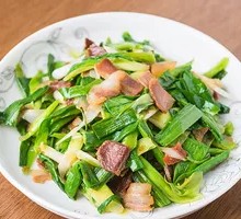 Stir-fried Bacon with Garlic Greens