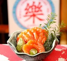 Salmon Sashimi (7 pieces)