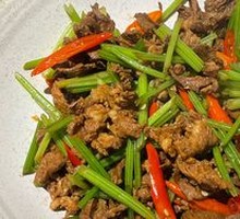 Stir-Fried Beef with Yellow Onion