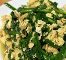 Stir-fried eggs with chives