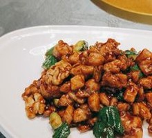 Stir-Fried Chicken with Almonds in Sauce