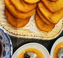 Fried Steamed Bread with Stinky Tofu Dip