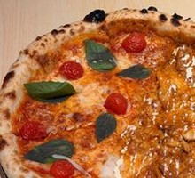 Butter Curry Chicken Pizza