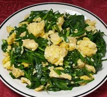 Stir-fried eggs with chives