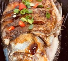 Sautéed Crucian Carp on Iron Plate