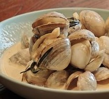 Nuage Wine-Braised Clam with White Sauce