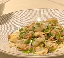 Juicy Meat and Fresh Lily Bulb
