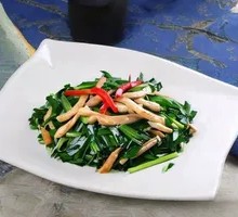 Leek Stir-fried Seed Fish