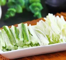 新鲜葱丝黄瓜条