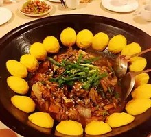 Stewed Pork Ribs in Iron Pot