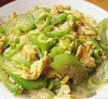 Egg Stir-fry with Loofah and Chili