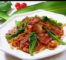 Beef Stir-Fried Rice Noodles