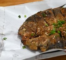 Charcoal-Grilled Crucian Carp with Garlic