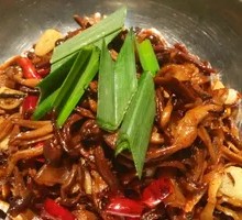 Spicy Dry Pot with Deer Antler Mushrooms