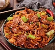 Sour Cabbage and Beef Stir-Fried Rice Noodles
