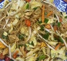 Stir-Fried Rice Noodles with Pork and Green Pepper