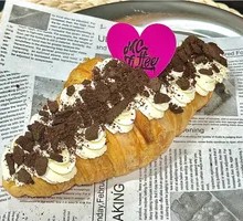 Oreo Cream Croissant