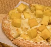 Fresh Mango Custard Pizza