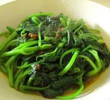 Stir-Fried Sweet Potato Leaves with Garlic