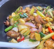 Five-Fingered Peach Tree Corn and Radish Qingyuan Chicken Pot