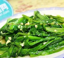 Stir-fried Oil-maize Greens with Garlic