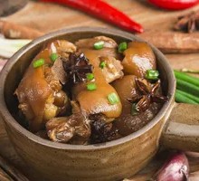 Collagen-rich Braised Pig Trotters