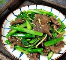 Stir-fried Yellow Beef with Mustard Greens