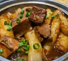 Beef Brisket Stir-Fry with Rice Noodle Rolls