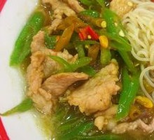 Green Pepper Stir-Fried Pork with Noodles