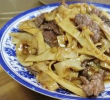 Stir-Fried Fresh Bamboo Shoots with Beef