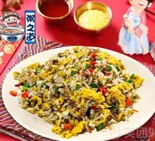 Snow Cabbage and Pork Stir-Fried Rice with Egg