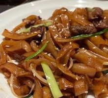 Cantonese Stir-Fried Beef Rice Noodles