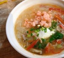 Three Delicacies Hot Pot Rice Noodles