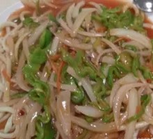 洋葱炒牛肉盖浇面