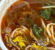 Beef Noodle Soup with Quick-Blanched Beef