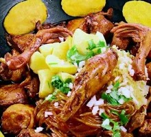 Stewed Goose in Iron Pot