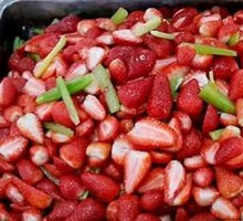 Stir-fried Celery with Strawberries