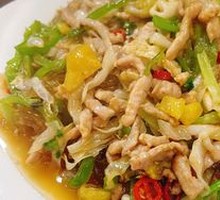 Pickled Vegetable and Taro Noodles with Pork Strips