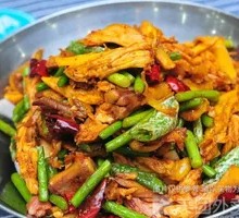 Spicy Pot-Steamed Chicken