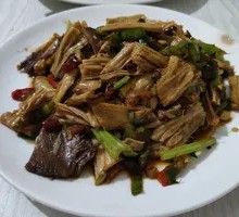 Stir-Fried Beef with Spicy Sauce