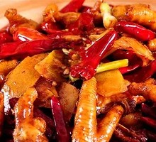 Braised Chicken Feet and Bullfrog in Clay Pot