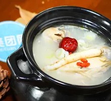 Old Hanging Chicken Soup with Wide Vermicelli
