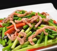 Stir-fried Pork with Garlic Greens