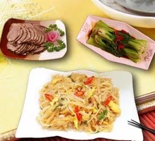 Lean Pork and Pig Kidney Stir-Fried Noodles with Sausage
