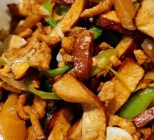 Fried Tofu Skin with Pickled Vegetable and Pork Strips