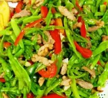 Bamboo Shoot Stem Stir-Fried with Preserved Vegetable and Pork Strips